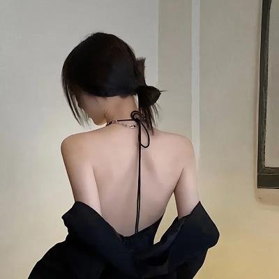 世间有她
